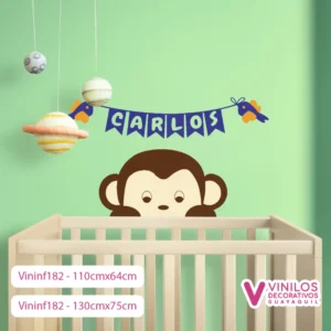 Vinil Decorativo Infantil Monito asomándose con dos pajaritos sosteniendo nombre personalizado