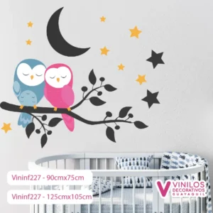 Vinil Decorativo Infantil Pareja de búhos enamorados posado en una rama con lunas y estrellas